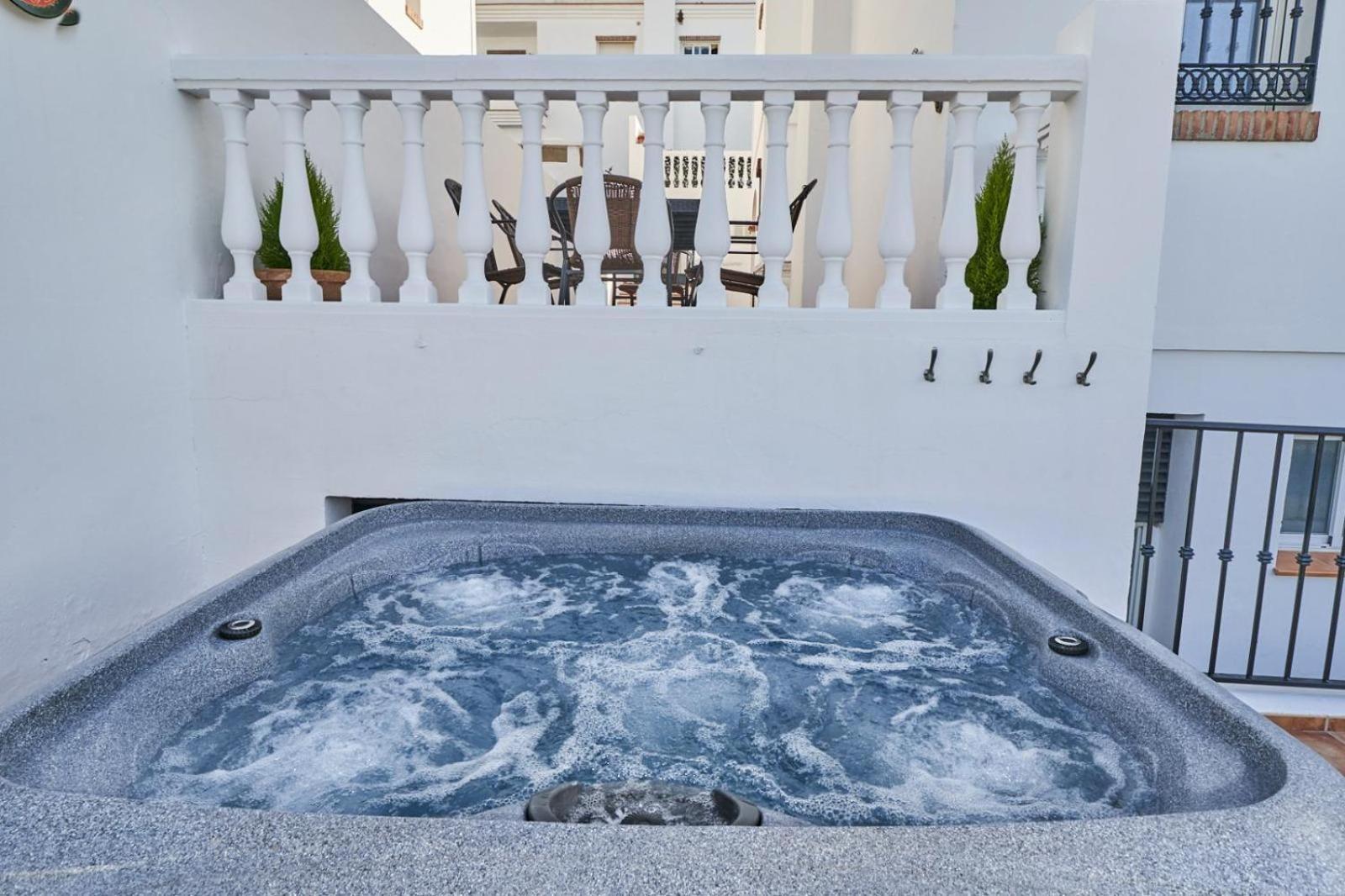 Villa Pura - Private Jacuzzi & Heated Pool 内尔哈 外观 照片