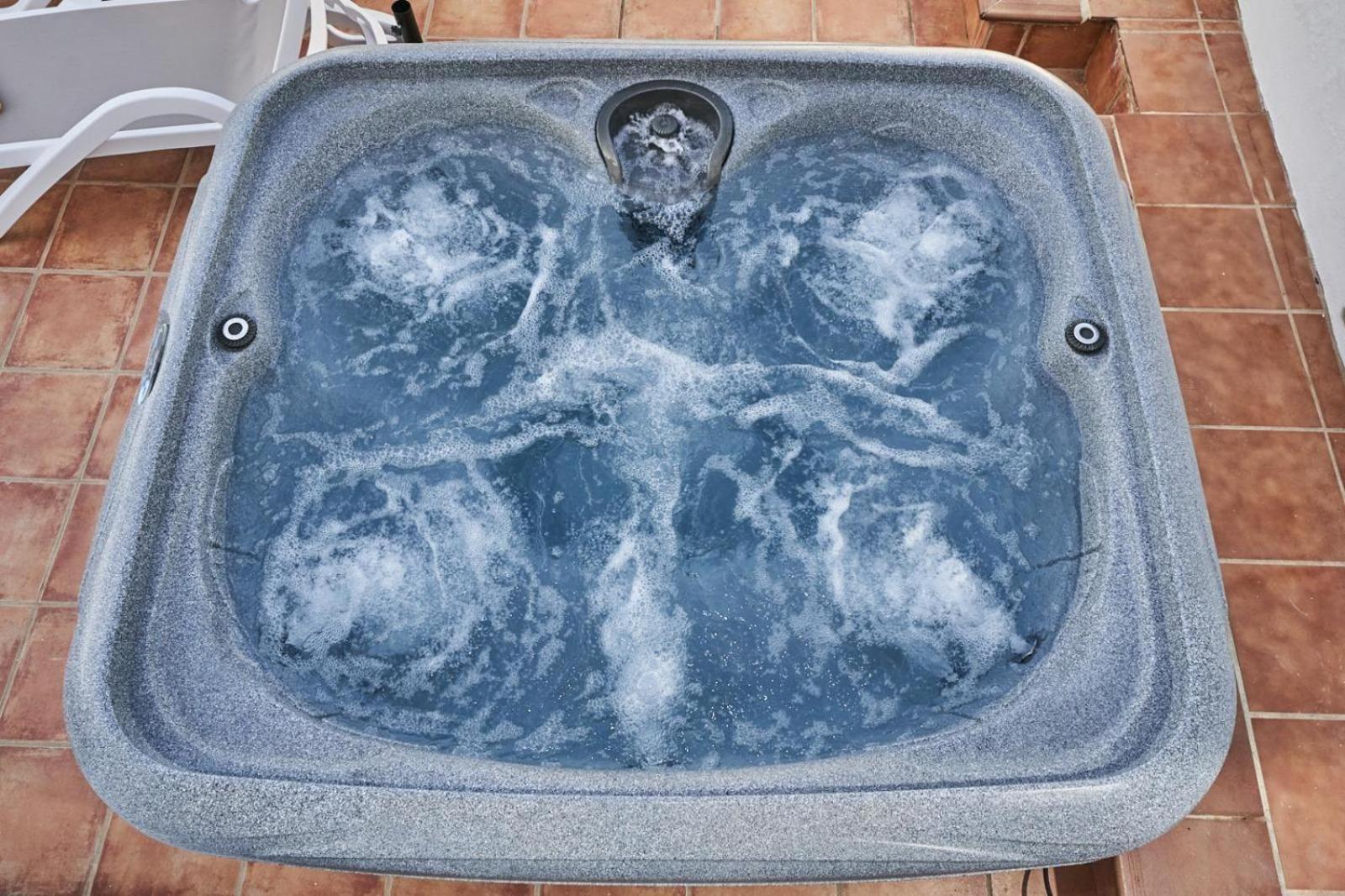 Villa Pura - Private Jacuzzi & Heated Pool 内尔哈 外观 照片